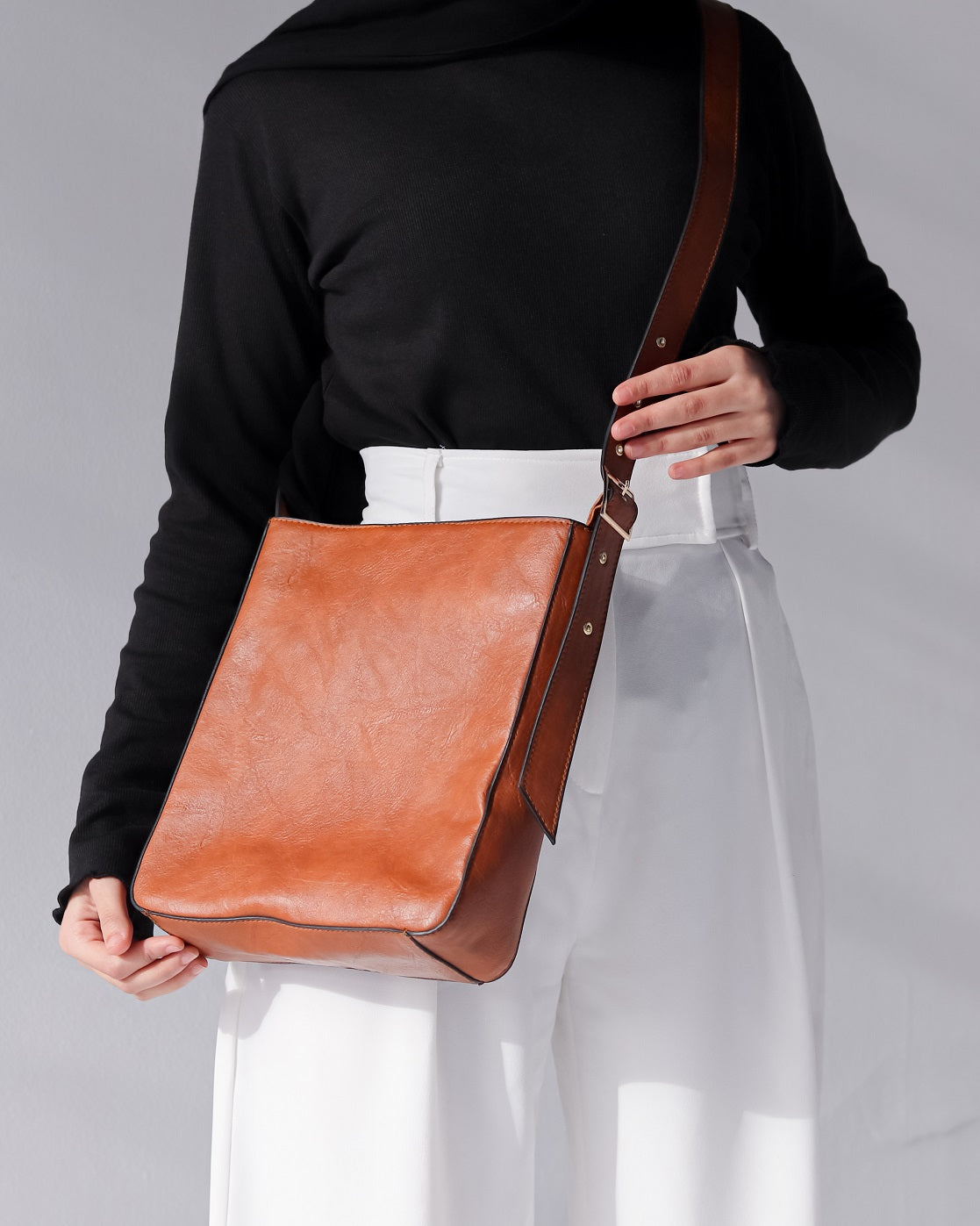 Camel leather cross bag