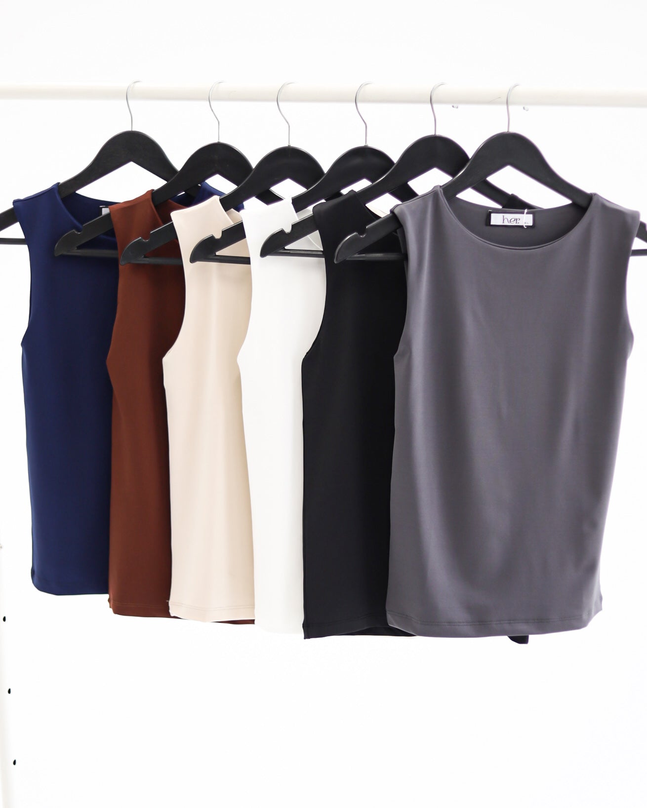 Her Essential basic top-Cut